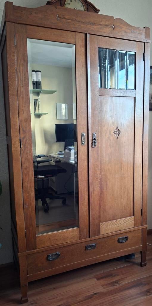 Oude kast,  massief eiken met spiegel, Ophalen