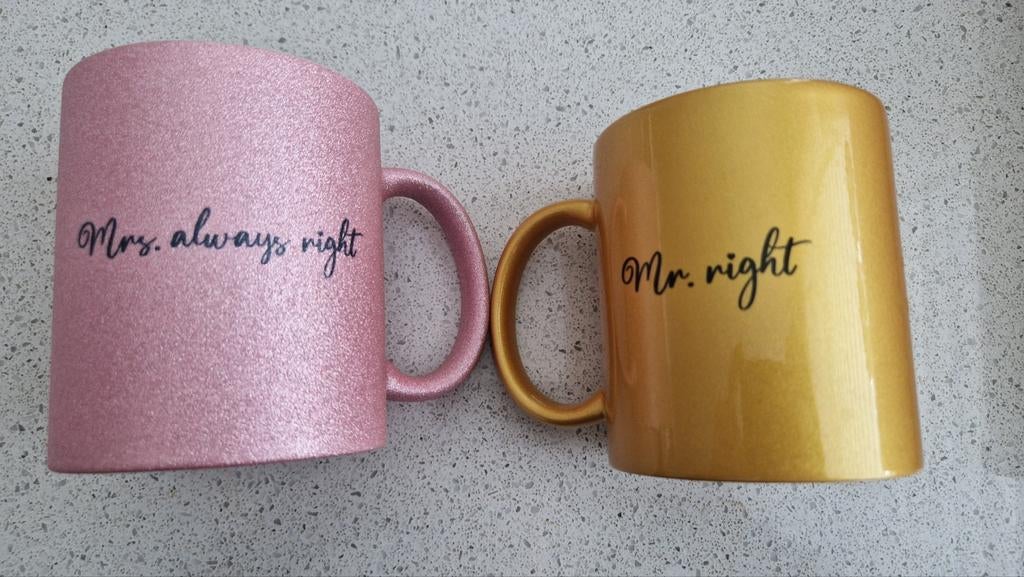 Nieuwe Mr. & Mrs. Right Mokken Set - Perfect Trouwcadeau, Huis en Inrichting, Keramiek, Nieuw, Ophalen of Verzenden, Overige stijlen