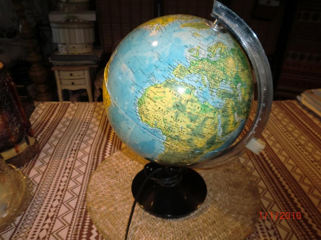 wereldbol met e.v. licht, Ophalen of Verzenden, Gebruikt