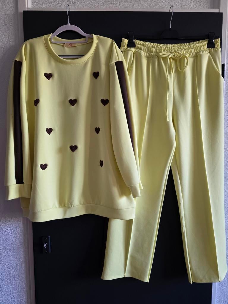 Nieuw 2delig set geel bruin 42 44 46 hartjes, Kleding | Dames, Huispakken, Ophalen of Verzenden, Nieuw, Maat 42/44 (L), Bruin