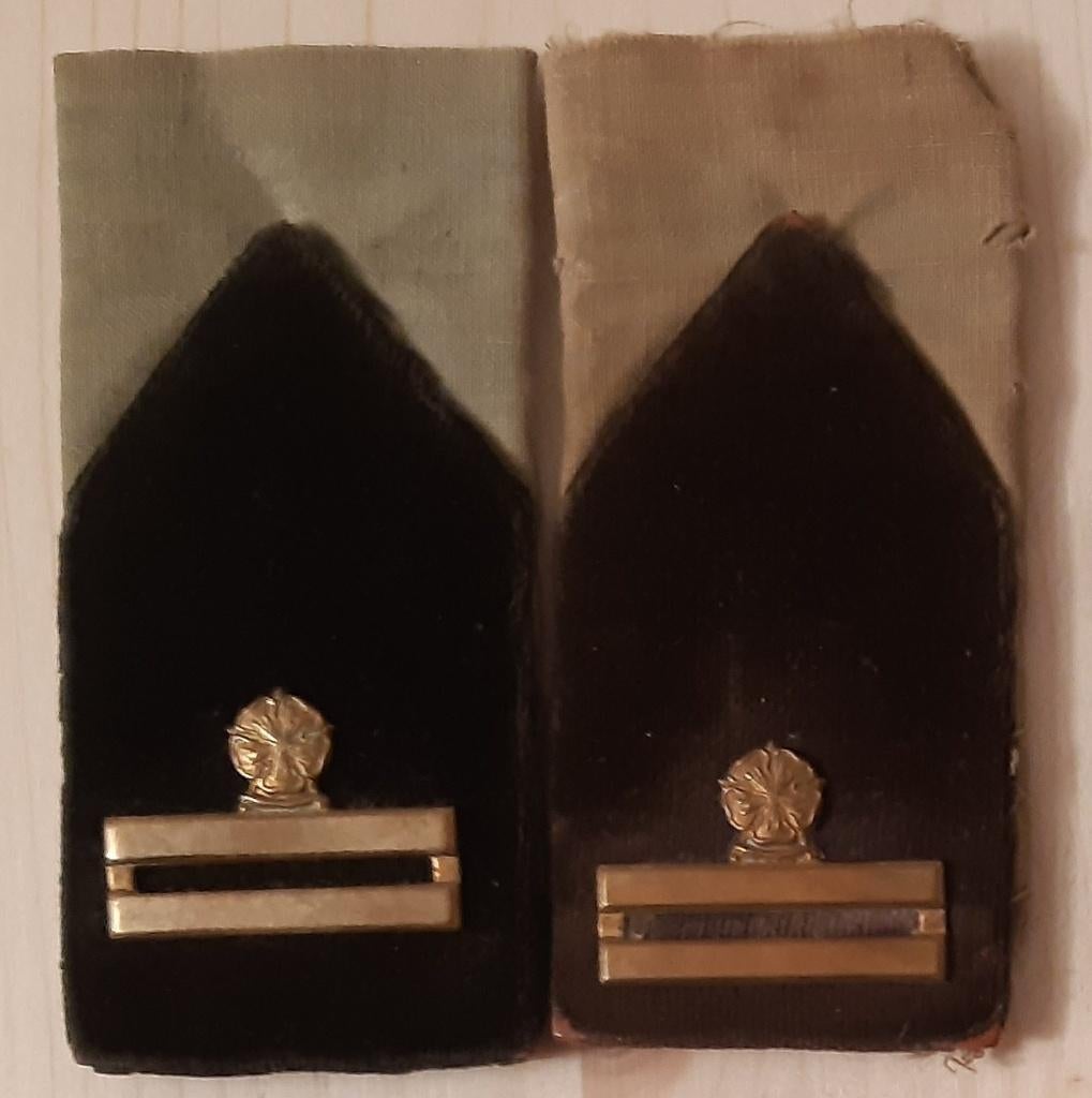Milva Schouderstukken., Verzamelen, Militaria | Algemeen, Verzenden, Landmacht, Nederland, Embleem of Badge