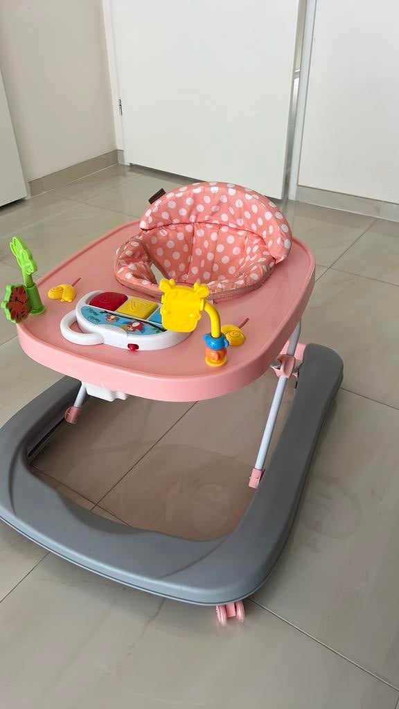 Loopstoel kindjes roze met muziek, Kinderen en Baby's, Speelgoed | Babyspeelgoed, Ophalen, Zo goed als nieuw, Overige typen