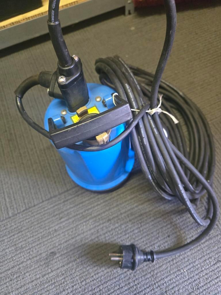 Water pomp nieuwe, Ophalen, Nieuw