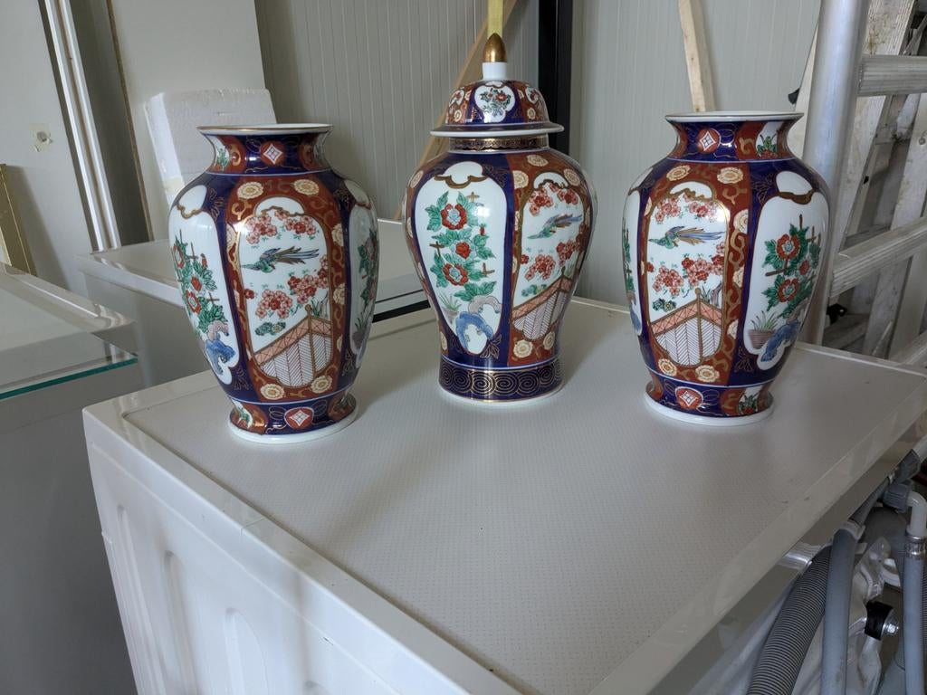 3-delige Imari stijl porseleinen vazenset, handgeschilderd, Ophalen of Verzenden