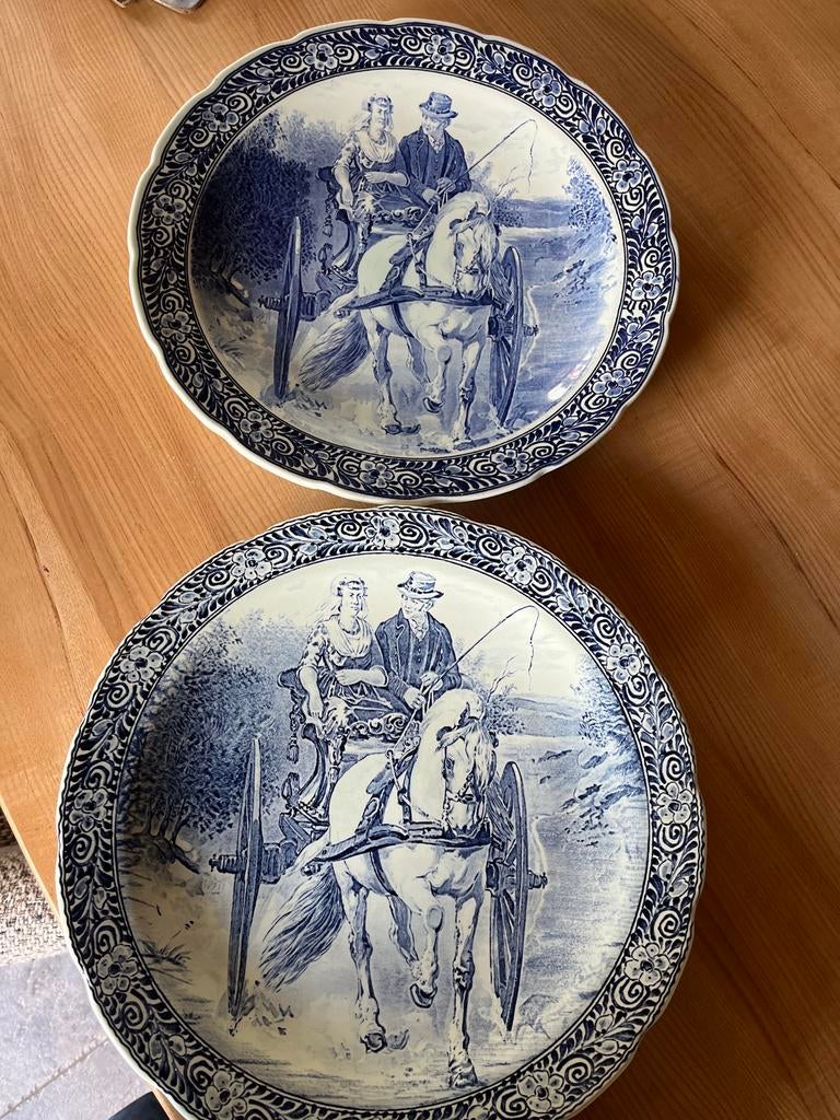 Set van 2 Delfts blauwe decoratieve borden met koets, Antiek en Kunst, Ophalen of Verzenden