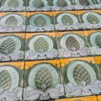 33 jugendstil wandtegels grijs/groentinten eikel in relief, Ophalen