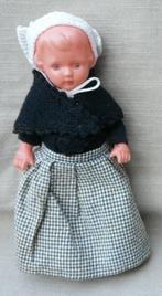 Oud boerinnenpopje (ca. 20 cm.) met klompjes, Verzamelen, Poppen, Ophalen of Verzenden, Gebruikt, Pop