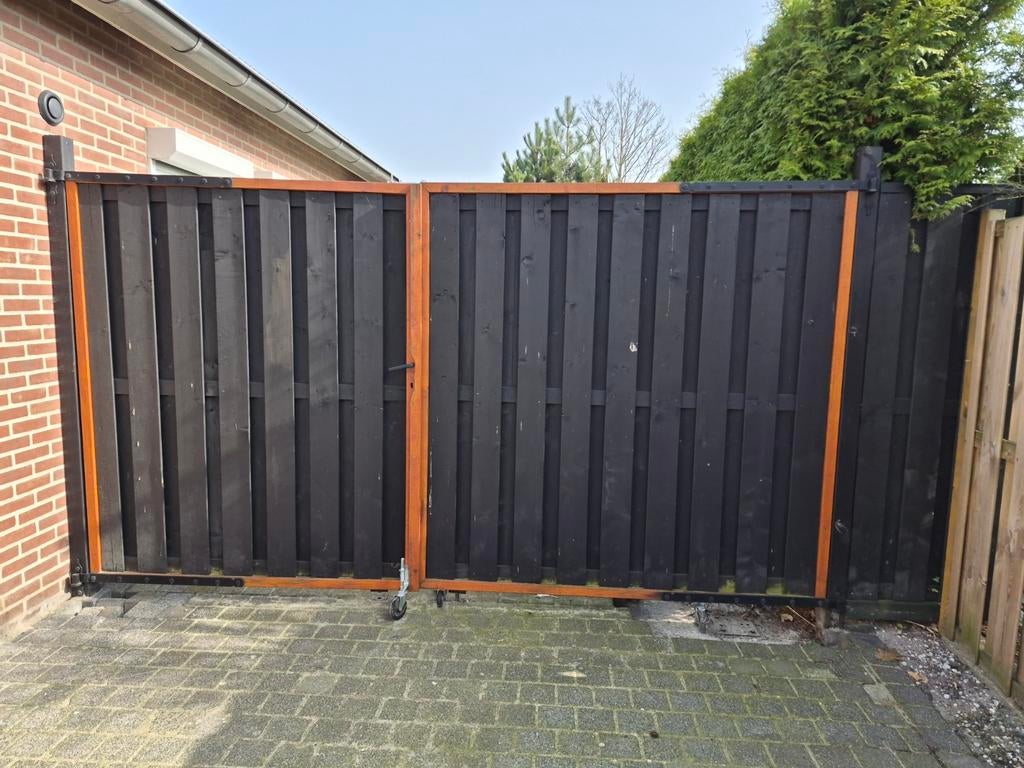 Grote dubbele houten poort. Breed 3,44 m, hoog 1,895., Tuin en Terras, Schuttingen, Ophalen, Hout, Minder dan 3 meter, 1 tot 2 meter