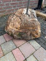 Grote Maaseikse kei met gat voor waterfontijn, Overige materialen, Gebruikt, Bruin, Ophalen of Verzenden