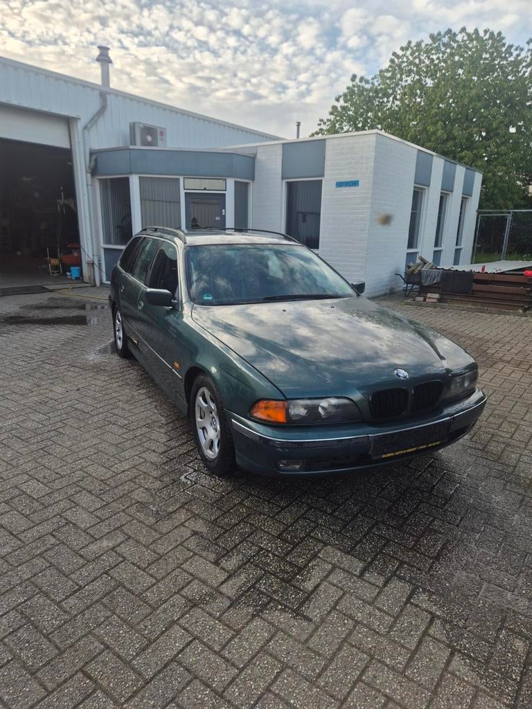 BMW E39 520i Touring 1997 | 6-cilinder | Leer | CarPlay |, Auto's, BMW, Stationwagon, Particulier, 1600 kg, 149 pk
