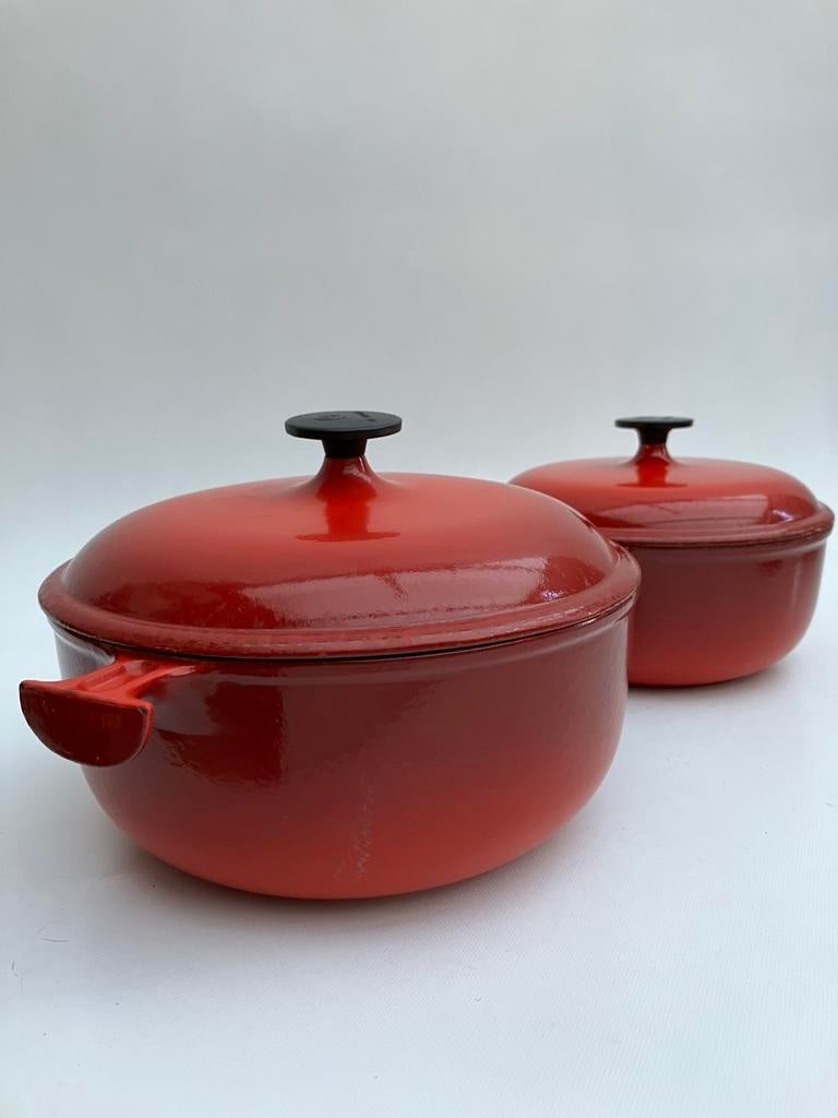Le Creuset - La Mama vintage kookpot 20 + 23 (Enzo Mari), Gebruikt, Gietijzer, Pannenset, Ophalen of Verzenden