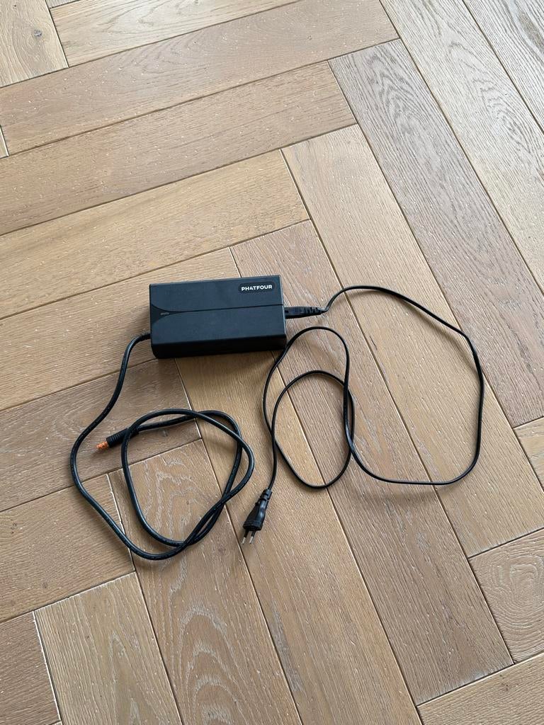 Phatfour oplader, Verzenden, Zo goed als nieuw