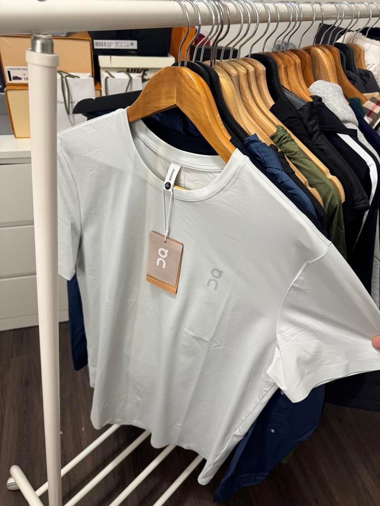 On Cloud T-shirt White, Ophalen of Verzenden, Nieuw, Wit