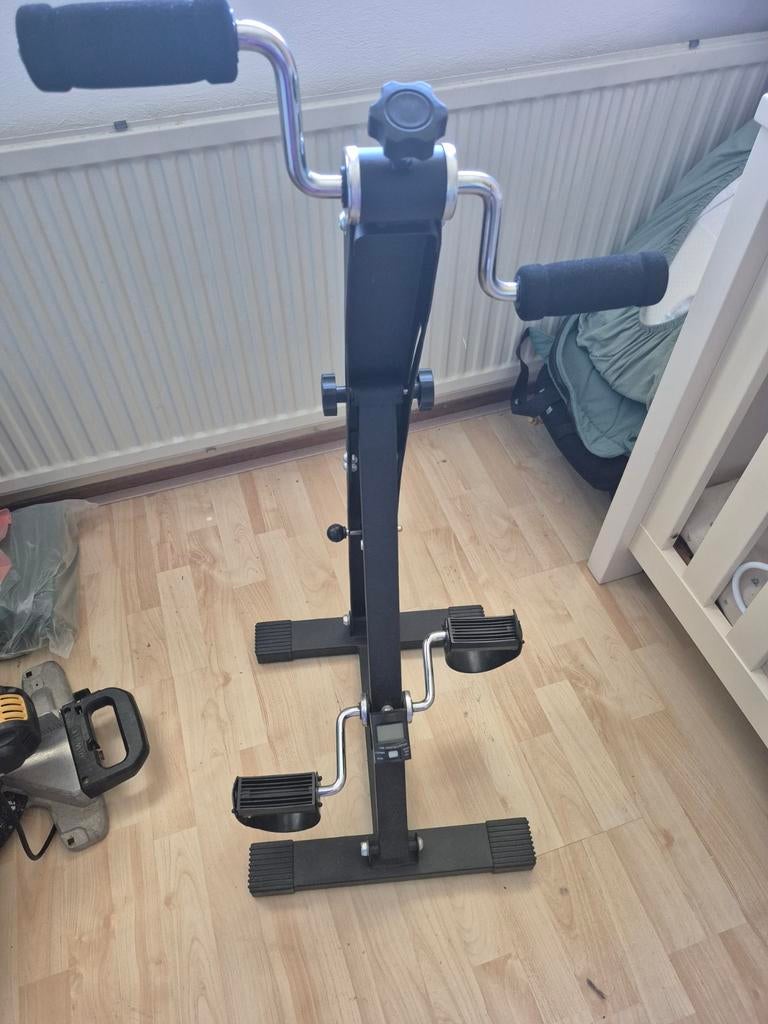 Compacte Stoelfiets / Arm- en Beentrainer, Sport en Fitness, Ophalen, Gebruikt, Metaal, Stoelfiets
