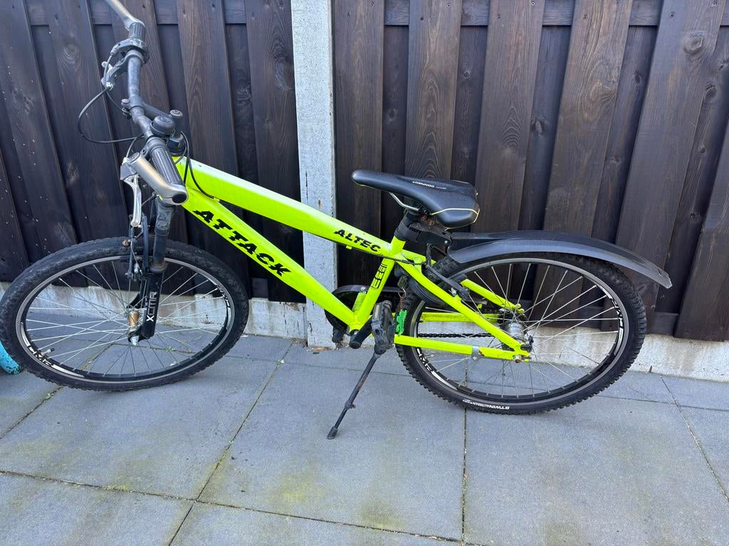 Gebruikte jongensfiets 24 inch - Altec Attack, Fietsen en Brommers, Fietsen | Jongens, Ophalen, Gebruikt, 24 inch, Handrem