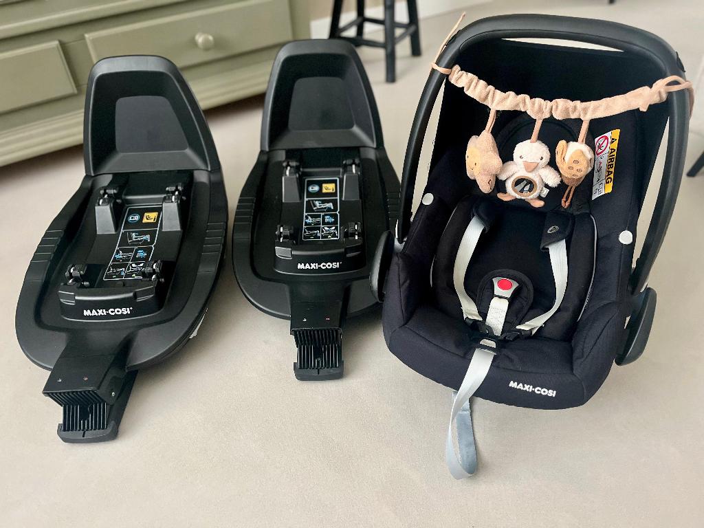 Maxi cosi + 2 x maxi cosi family fix 2 base, Kinderen en Baby's, Autostoeltjes, Ophalen, Autogordel, Zo goed als nieuw, 0 t/m 13 kg