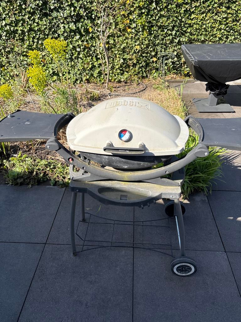 Weber Q2000 Gasbarbecue met onderstel, Ophalen, Gebruikt