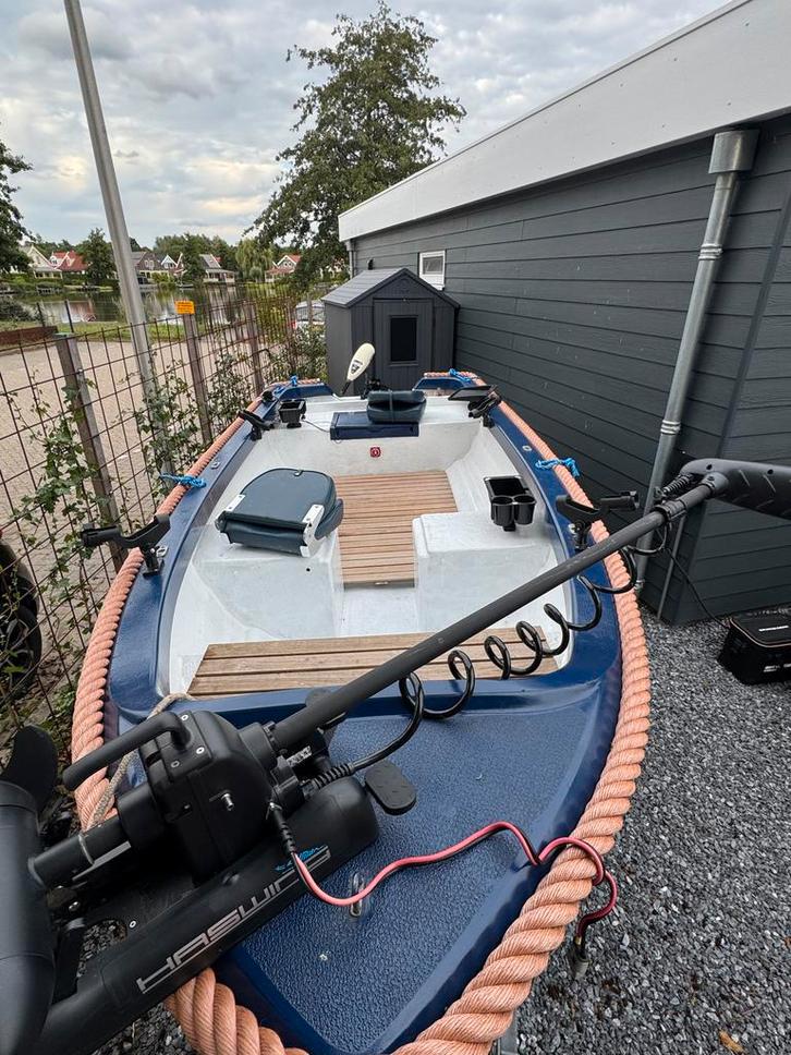 Visbootje 'Haswing elektromotor, Watersport en Boten, Vis- en Consoleboten, Gebruikt, Tot 10 pk, 3 tot 6 meter, Elektrisch, Buitenboordmotor