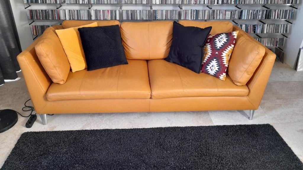 Ikea Stockholm leren bank, cognac kleur, Huis en Inrichting, Banken | Bankstellen, Gebruikt, Driepersoons, Ophalen of Verzenden