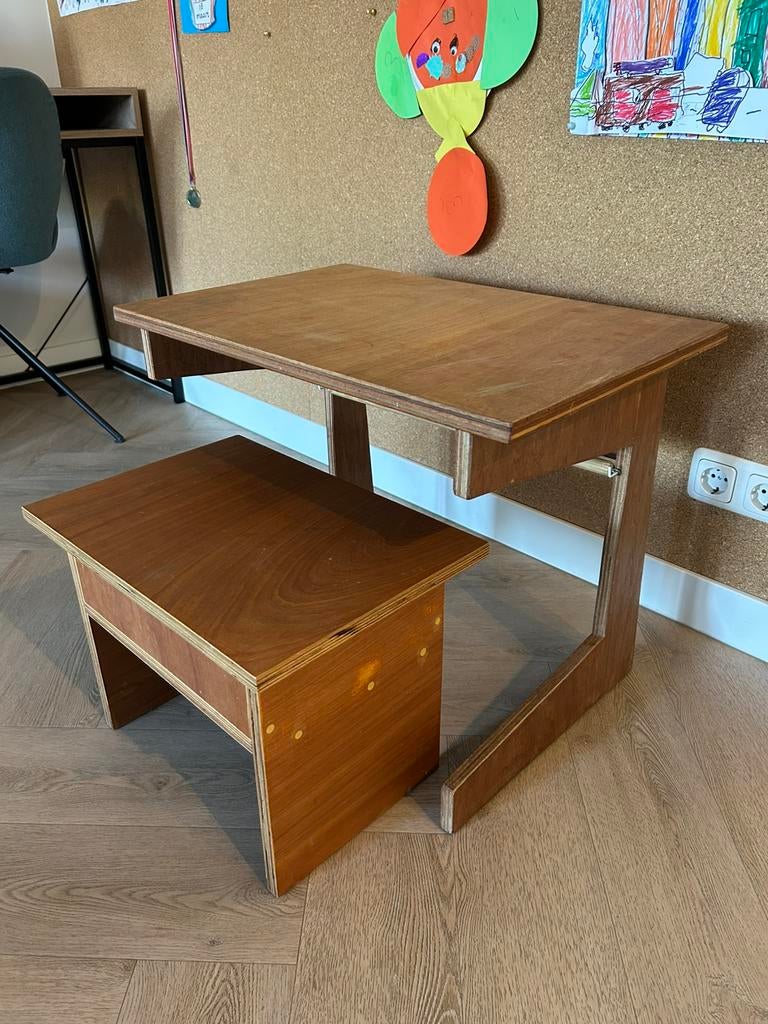Gratis: Schooltafel/bureau voor kleuter, Ophalen, Gebruikt