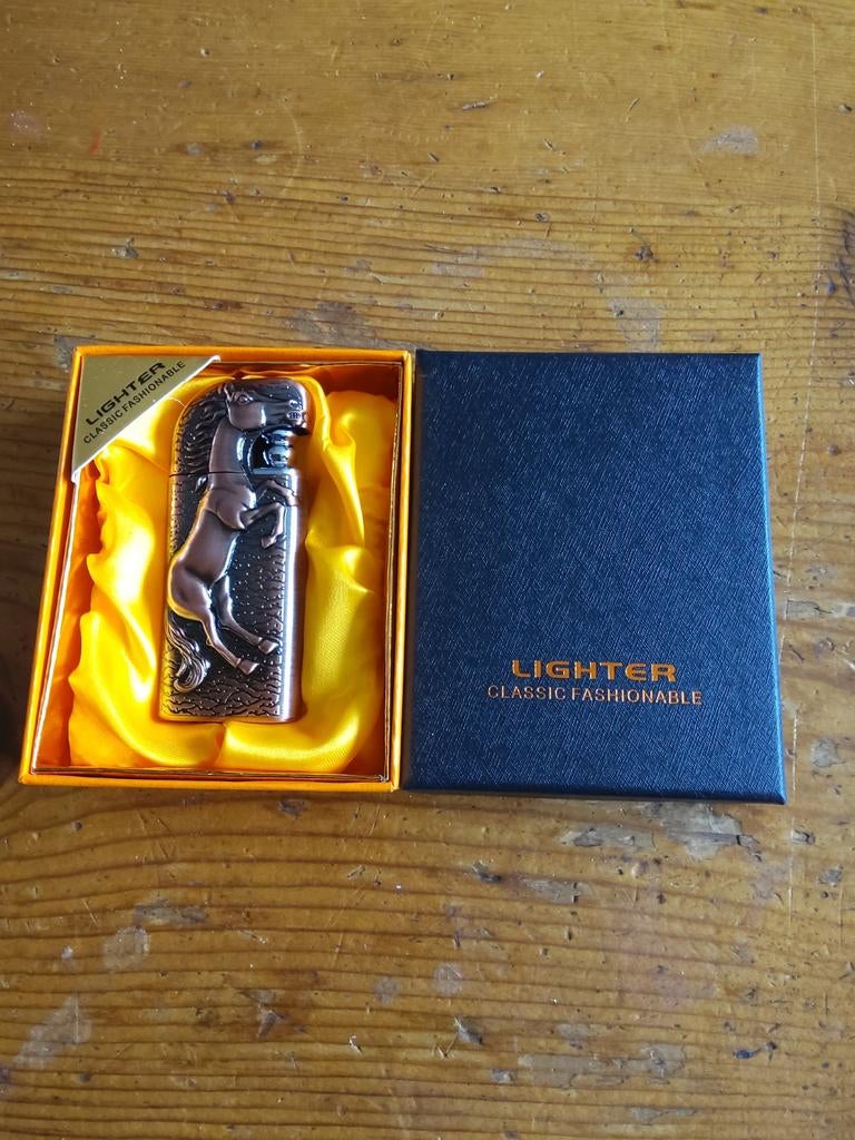Te koop lighter, Ophalen, Zwart