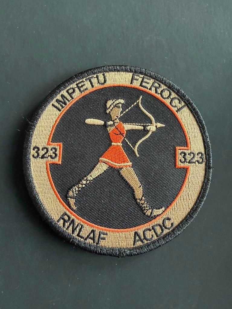 323 sqn Rnlaf patch ACDC, Verzamelen, Militaria | Algemeen, Ophalen of Verzenden, Luchtmacht, Nederland, Embleem of Badge