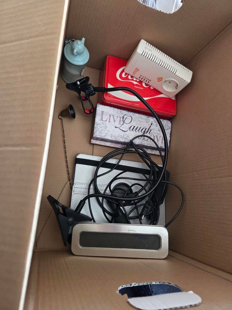 3 dozen met rommelmarkt spulletjes In 1x meenemen, Ophalen