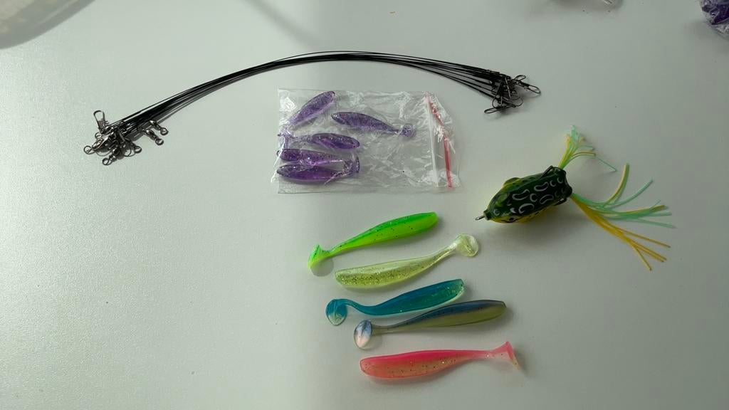 Roofvis spullen,10 stalen onderlijnen, 10 shads, kunstkikker, Ophalen of Verzenden, Zo goed als nieuw, Overige typen