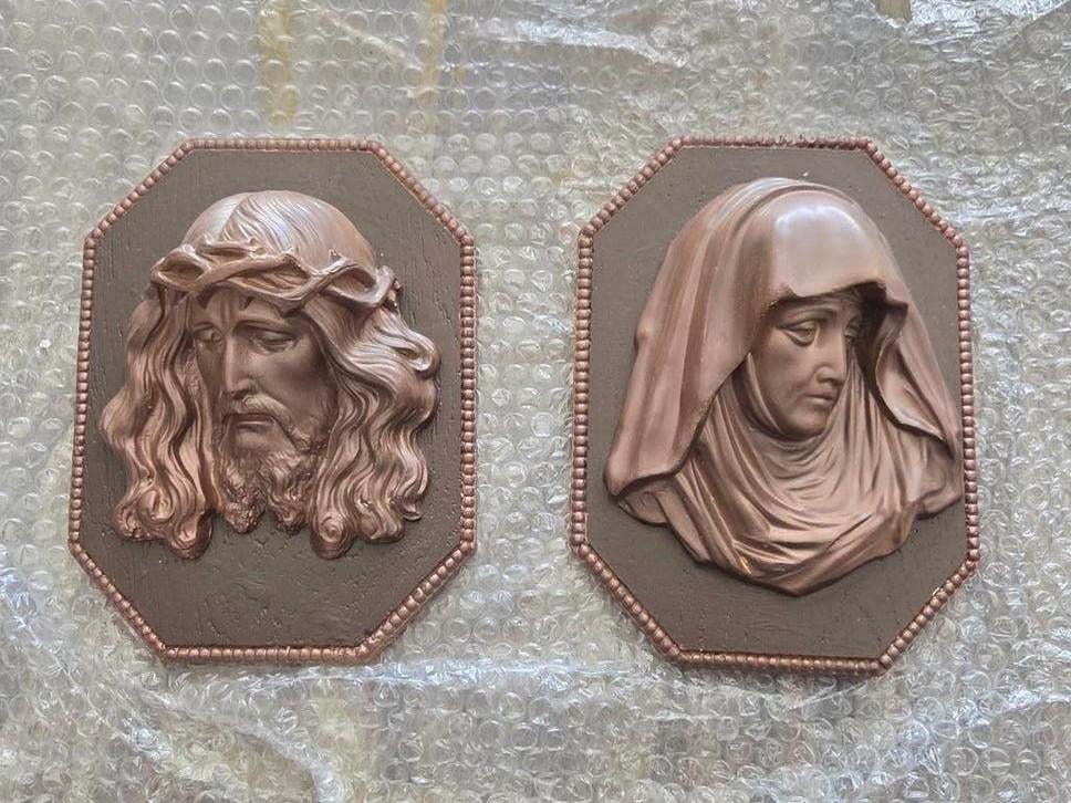 Set van 2 religieuze wanddecoraties: Jezus en Maria, Antiek en Kunst, Antiek | Religie, Ophalen of Verzenden