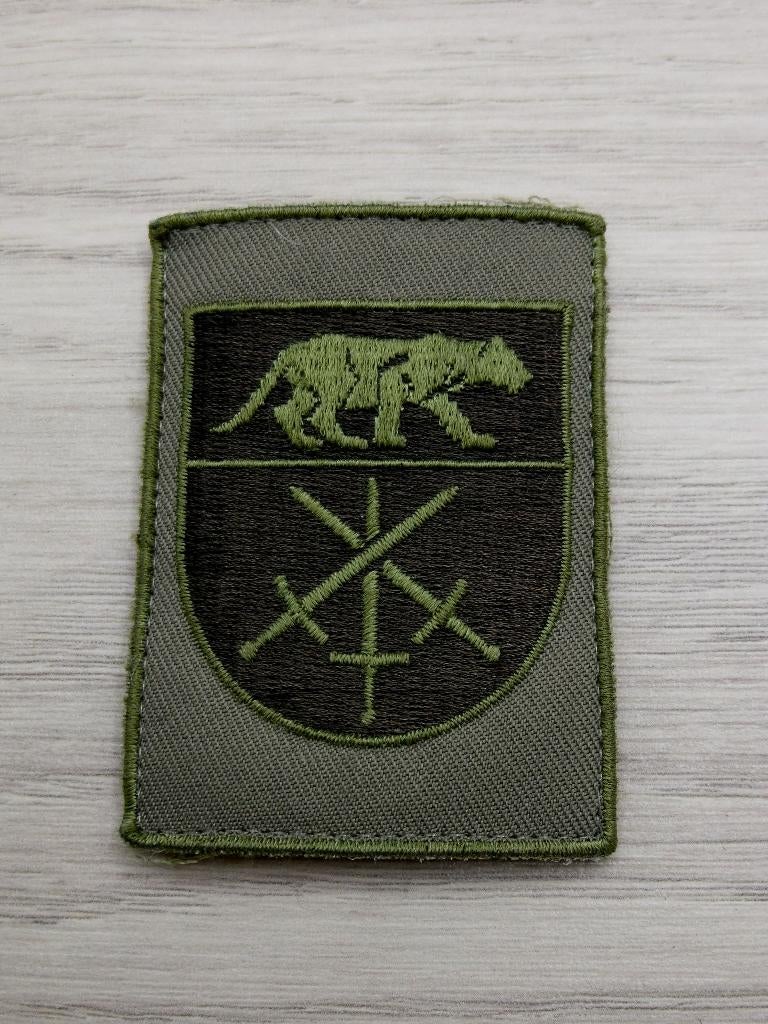 Mouwembleem Defensie Veiligheid & Vakmanschap VeVa afwijkend, Verzamelen, Verzenden, Overige soorten, Nederland, Embleem of Badge