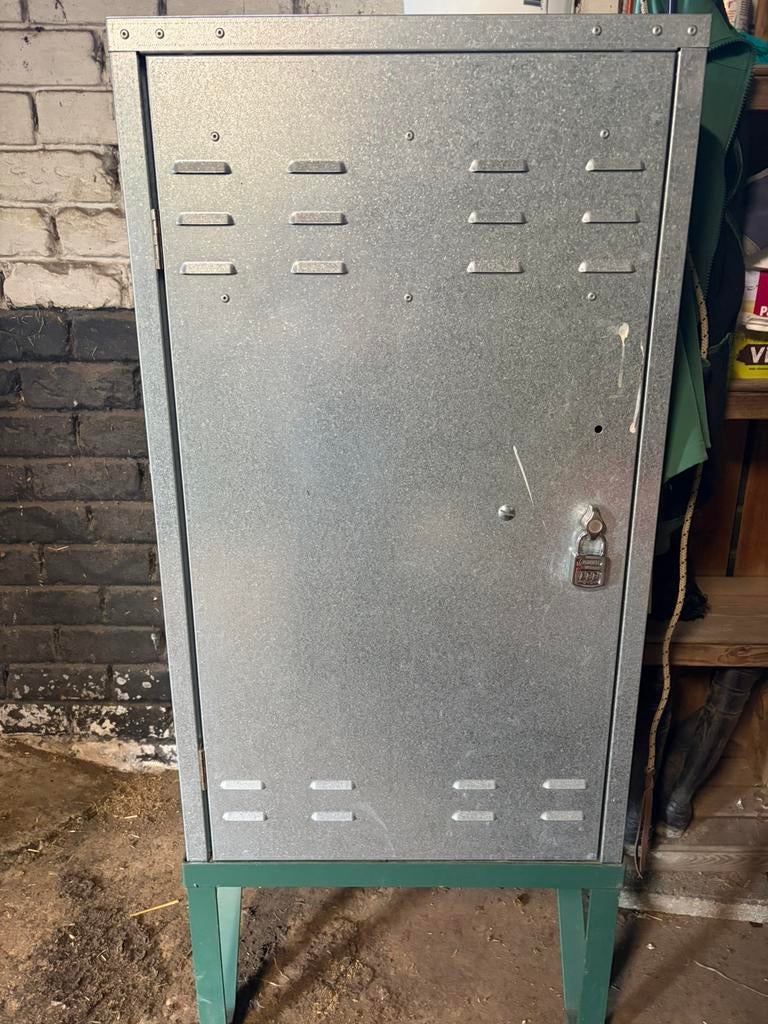 Zadelkast verrijdbaar als nieuw, Ophalen, Zo goed als nieuw