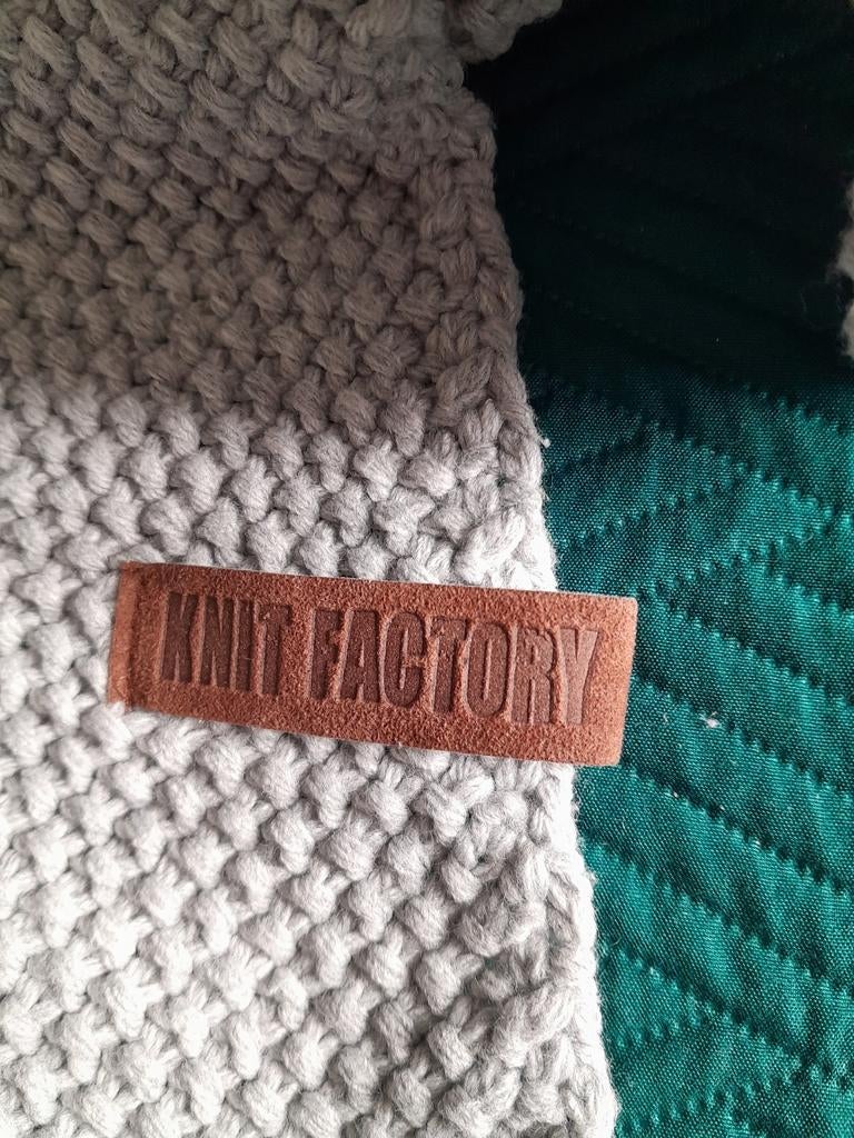 Knit factory shawl omslagdoek, Ophalen of Verzenden, Zo goed als nieuw, Maat 46/48 (XL) of groter, Sjaal