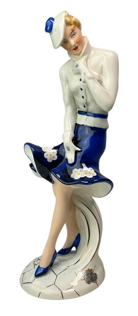 Art Deco beeldje vrouw Royal Dux, Bohemen, 1920's, Ophalen of Verzenden, Gebruikt, Mens