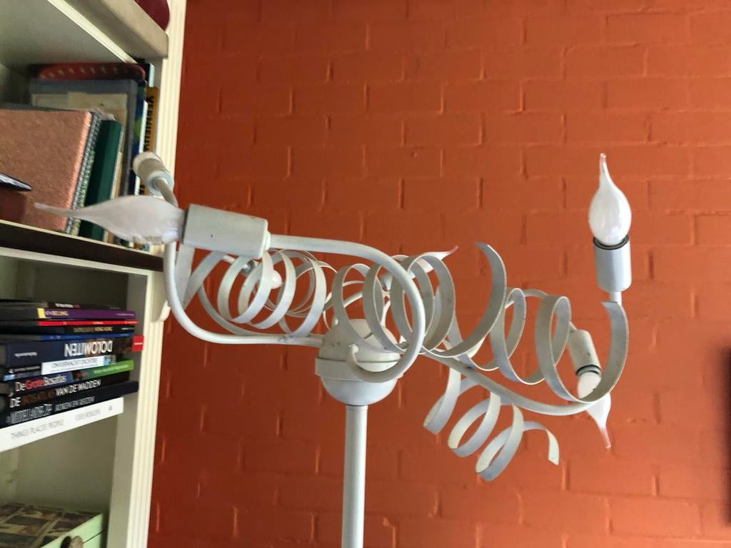Witte staande lamp met krullen, Ophalen, Gebruikt, Metaal, 150 tot 200 cm