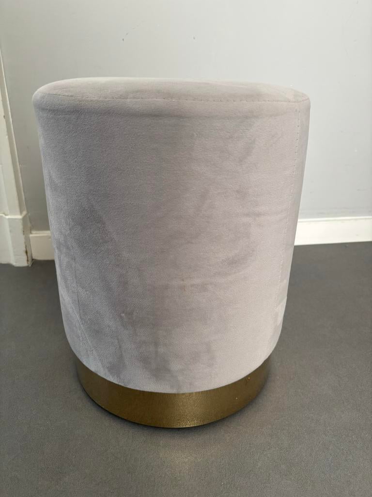 Lichtgrijze poef met gouden rand, Huis en Inrichting, Ophalen, Minder dan 50 cm, Rond, Minder dan 50 cm