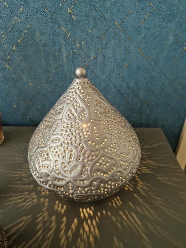 Sfeervolle tafellamp met gaatjespatroon, Ophalen of Verzenden, Minder dan 50 cm