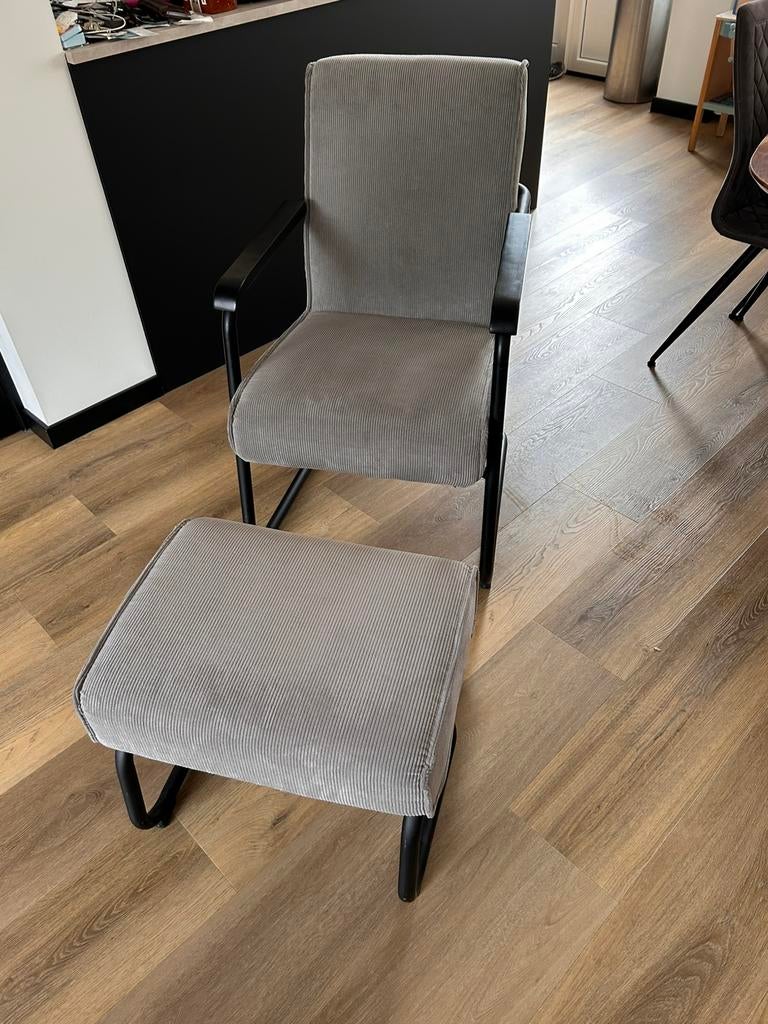 WOOOD fauteuil grijs ribstof met voetenbank, Huis en Inrichting, Stoelen, Ophalen, Zo goed als nieuw, Grijs, Eén