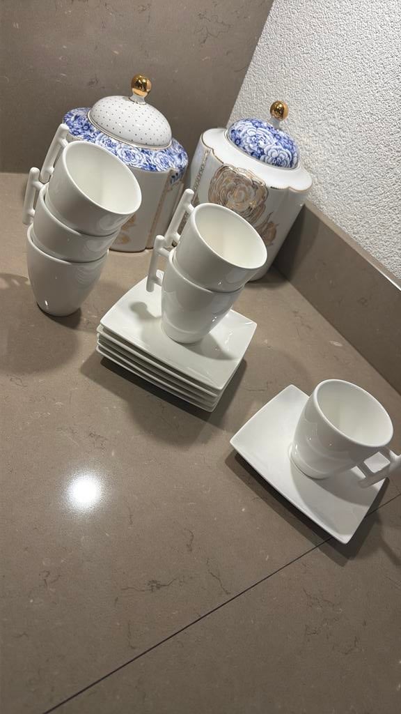 Kop en schotel wit / mokken, Huis en Inrichting, Keuken | Servies, Ophalen of Verzenden, Zo goed als nieuw, Overige stijlen, Kop(pen) en/of Schotel(s)