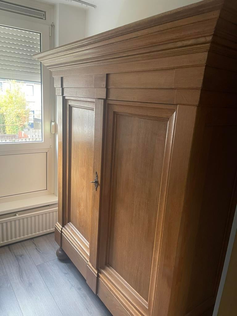 Massief eiken notariskast drentse kast, Ophalen