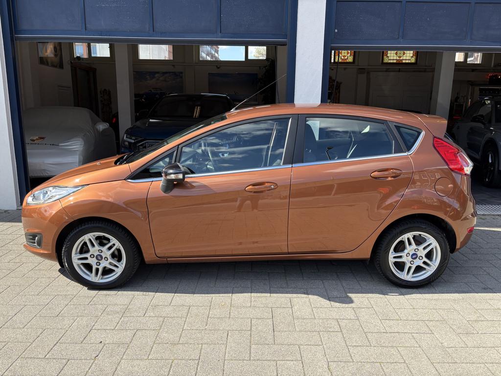 Ford Fiesta 1.0 Titanium AIRCO/LM VELGEN/DEALER OND., Auto's, Voorwielaandrijving, Euro 5, 525 kg, Bruin