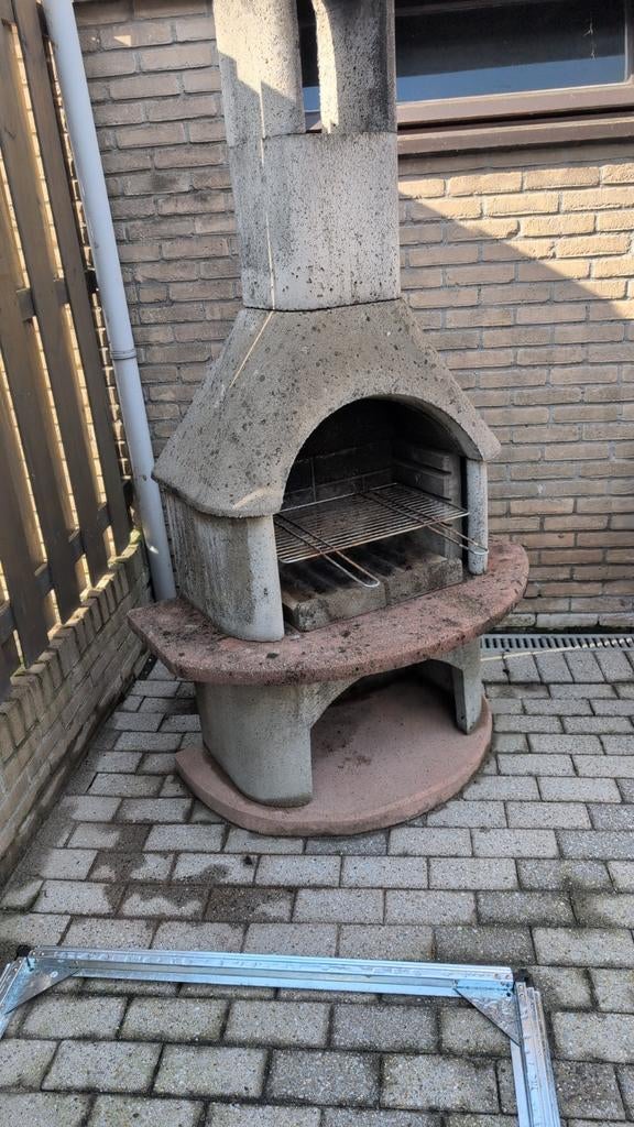 Betonnen barbecue/buitenhaard - Ideaal voor de tuin!, Ophalen of Verzenden, Gebruikt