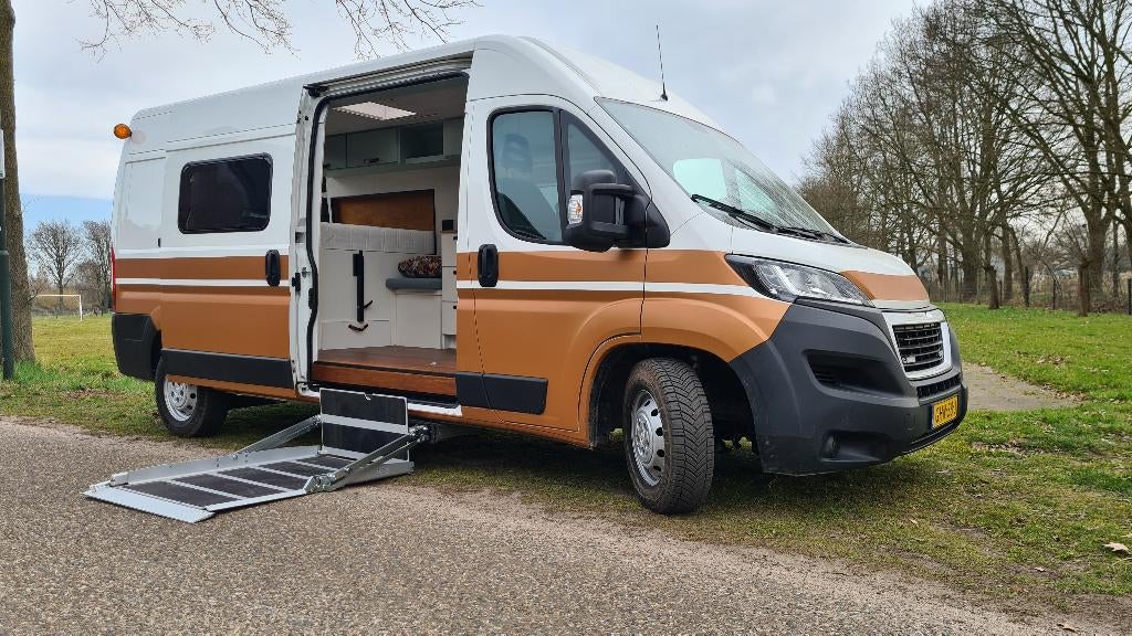Invalide camper rolstoel toegankelijk met cassette-lift, Overige merken, Buscamper of Camperbus, Tot en met 2, Particulier