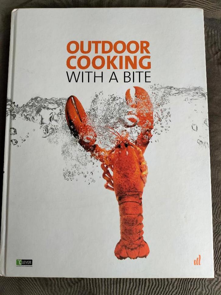 Outdoor cooking with a bite (nederlands kookboek), Boeken, Kookboeken, Zo goed als nieuw, Overige gebieden, Ophalen of Verzenden