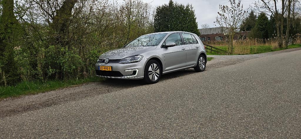VW e-Golf 2019 100% elektrisch | Nette staat | 89.000KM, Auto's, Volkswagen, Zwart, Origineel Nederlands, Elektrisch, Zilver of Grijs