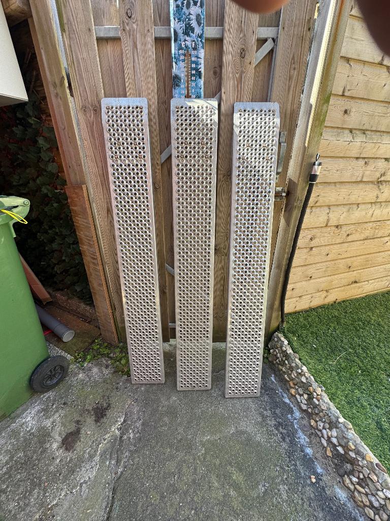 Drie stalen rijplaten, Doe-het-zelf en Verbouw, Platen en Panelen, Ophalen, Zo goed als nieuw, Overige materialen, 20 tot 50 mm
