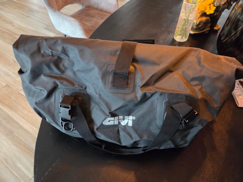 GIVI Waterdichte Motortas - 40 Liter, Ophalen