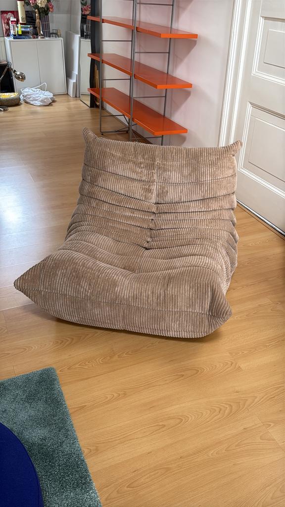 Ligne Roset Togo Corduroy Mocha Bruin, Huis en Inrichting, Stoelen, Zo goed als nieuw, Eén, Stof, Bruin, Ophalen