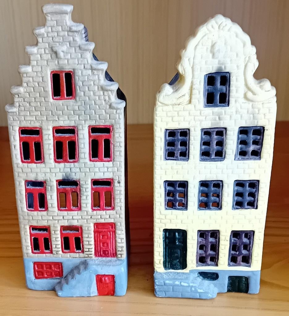 Te Koop: Twee huisjes met ruimte voor een waxinelichtje. , Overige materialen, Gebruikt, Overige kleuren, Ophalen of Verzenden