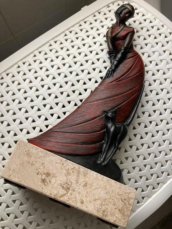 Vrouw met zwarte poes, Art Deco, Ed van Rosmalen, 1500 gram., Antiek en Kunst, Kunst | Beelden en Houtsnijwerken, Ophalen of Verzenden