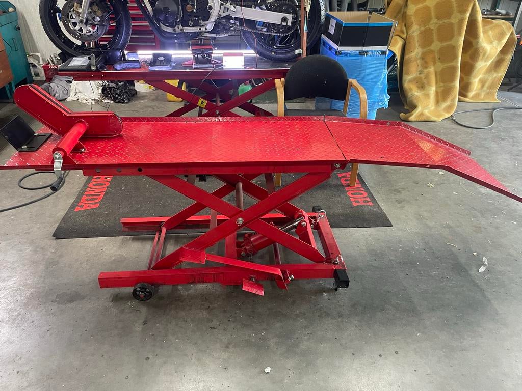 Robuuste motorfiets hefbrug - Ideaal voor onderhoud, Ophalen, Gebruikt